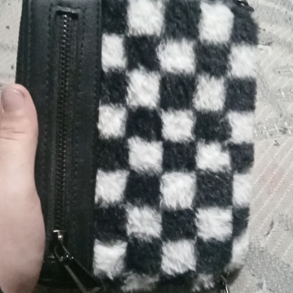 Checkered wallet. - Picture 3 of 4